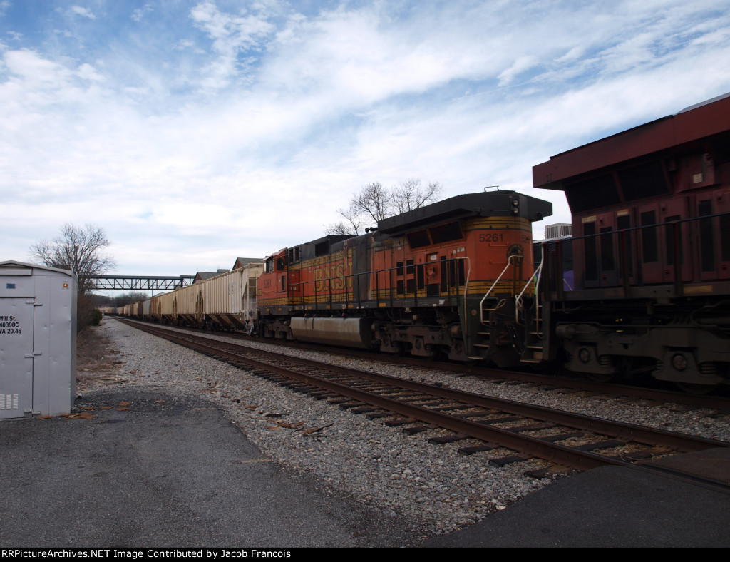 BNSF 5261